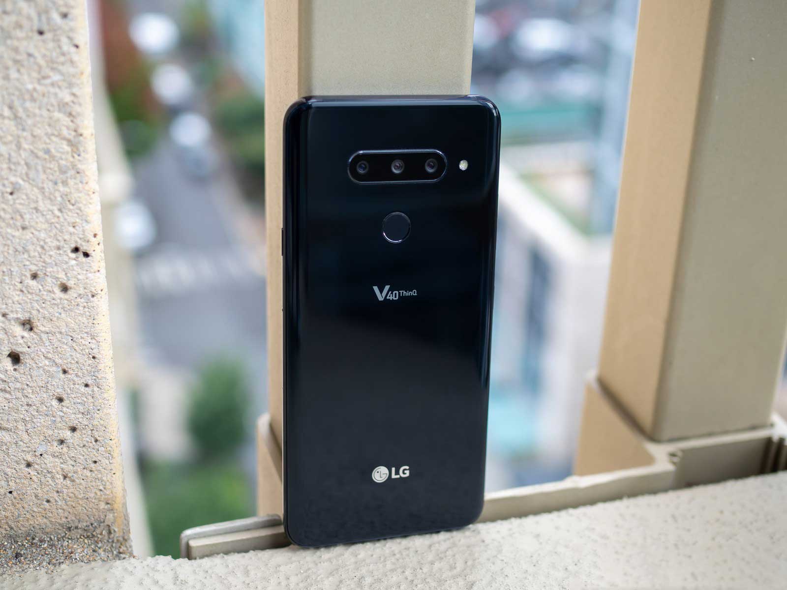 LG V40 ThinQ