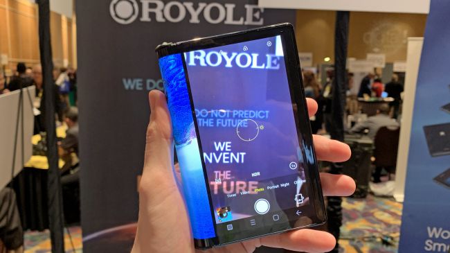 Royole FlexPai , أول هاتف قابل للطي